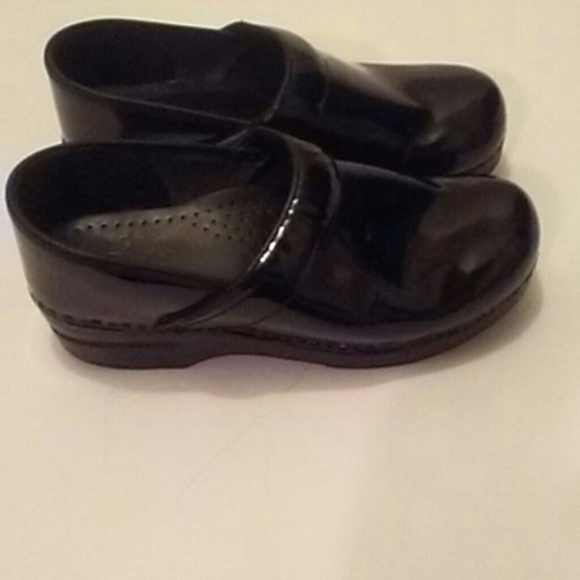 Dansko Shoes - Womens Shiny black Dansko Nursing Shoes 39